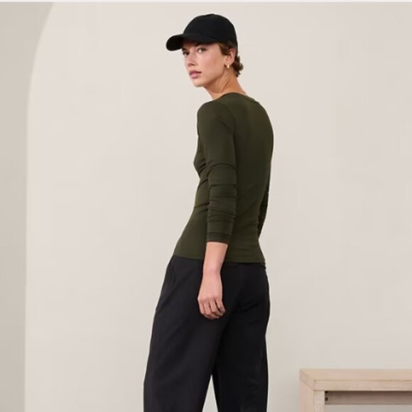 Athleta Renew Seamless V-Neck Top, Size Medium - Picture 6 of 10